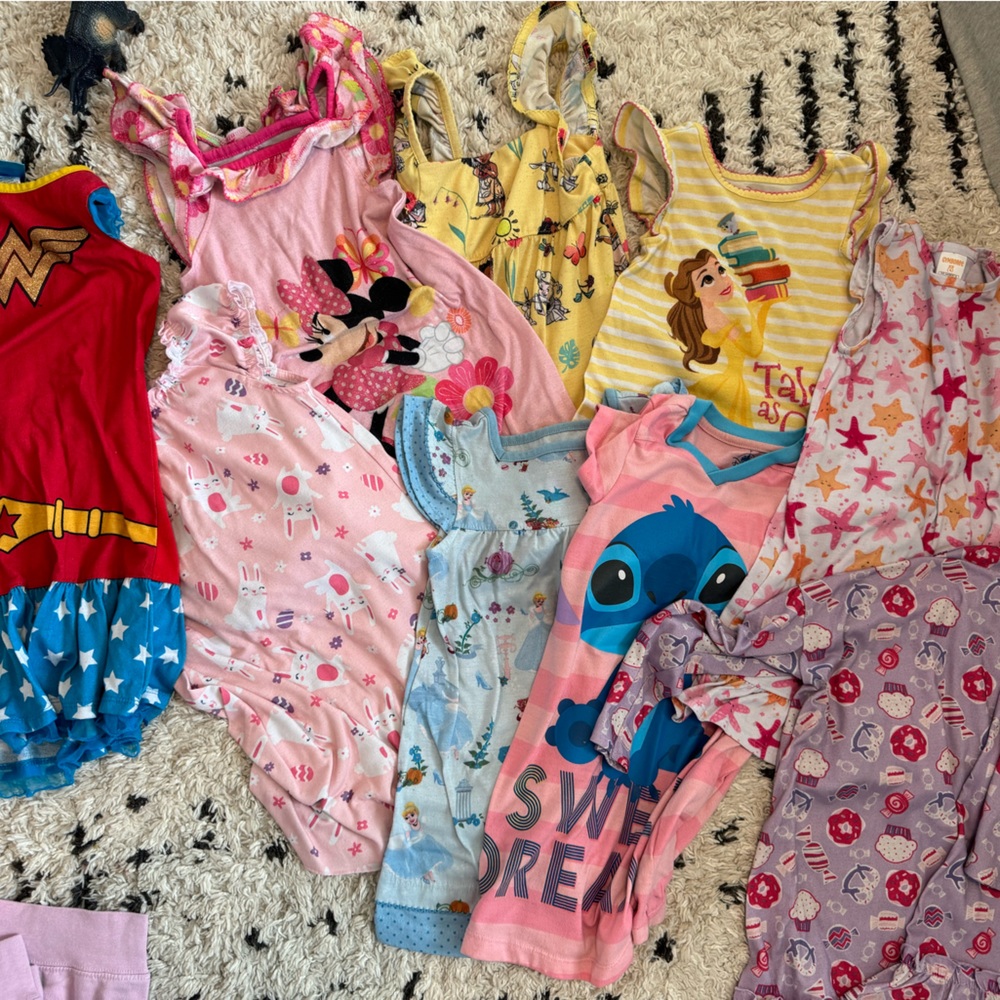 Lot of 9 girls princess nightgowns. Most are Disney size 4!